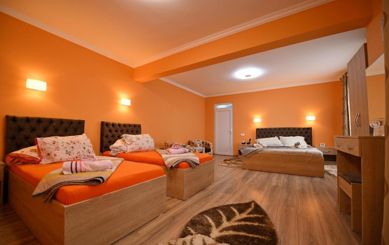 Apartament Trident Haţeg Esterno foto